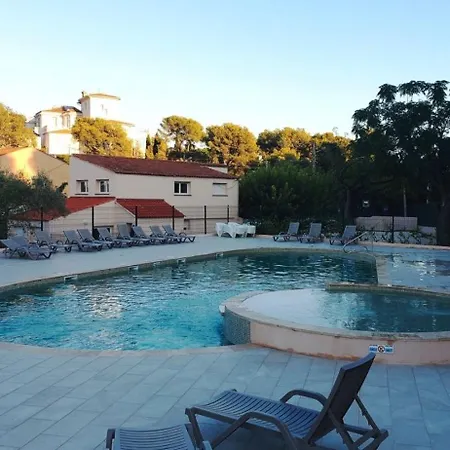 Campingplatz Saint Pierre Des Horts *